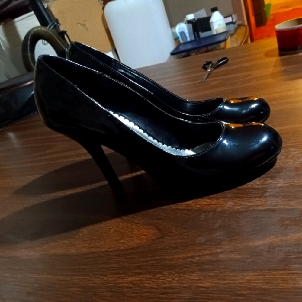 Cabrizi black patent leather stiletto pumps